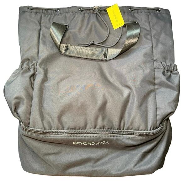 Beyond Yoga NWT Convertible Gym Bag Backpack Versatile In Black main image 4